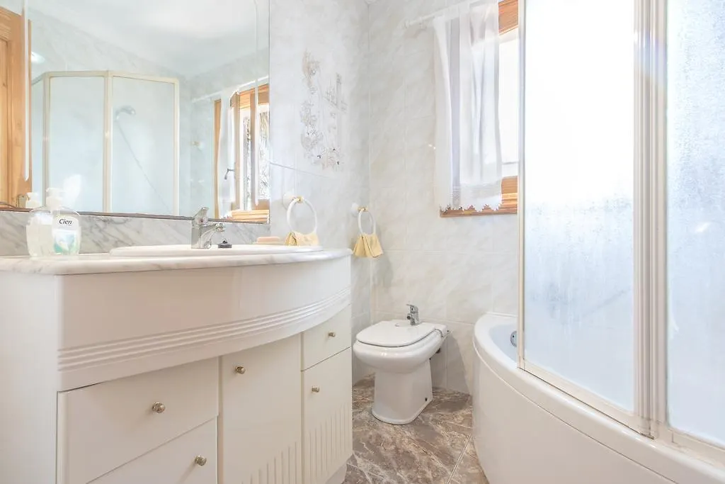 Dom wakacyjny Chalet Falco With Private Pool And Garden Port de Alcudia
